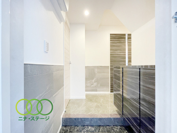  �����ց�