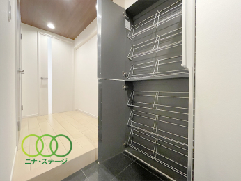  �����ց�