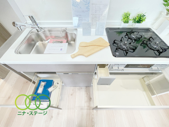  ���L�b�`����
���[���[���ł�