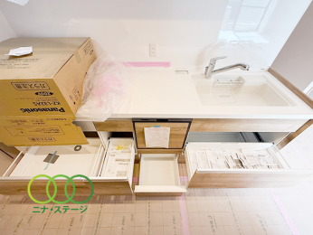  ���L�b�`����
���[���[���ł�