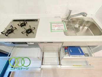  ���L�b�`����
���[���[���ł�