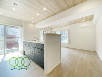  �����r���O��
��Ɛ��̂Q�ʍ̌��Ŗ��邢���r���O�ł�