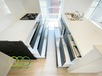  ���L�b�`����
���[���[���ł�