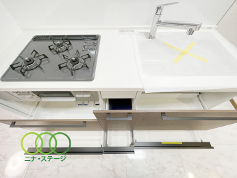  ���L�b�`����
���[���[���ł�