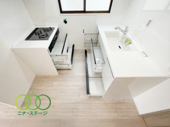  ���L�b�`����
���[���[���ł�