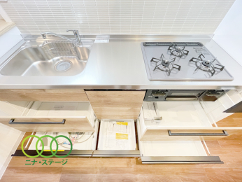  ���L�b�`����
���[���[���ł�