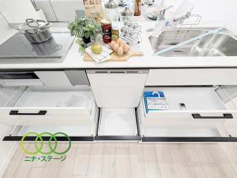  ���L�b�`����
���[���[���ł�