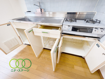  ���L�b�`����
���[���[���ł�