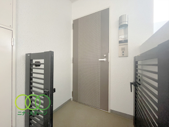  �����փh�A��
�E���փ|�[�`