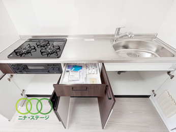  ���L�b�`����
���[���[���ł�