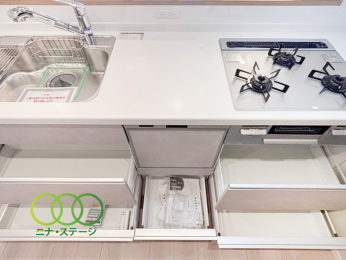  ���L�b�`����
���[���[���ł�