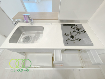  ���L�b�`����
���[���[���ł�