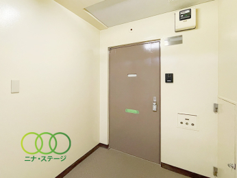  �����ց�