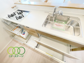  ���L�b�`����
���[���[���ł�