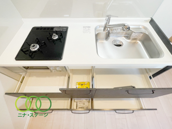  ���L�b�`����
���[���[���ł�