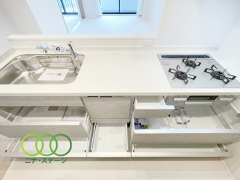  ���L�b�`����
���[���[���ł�