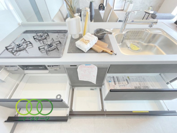  ���L�b�`����
���[���[���ł�