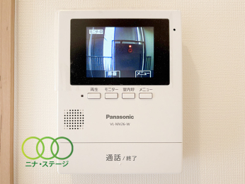  TV���j�^�[�t���C���^�[�z��