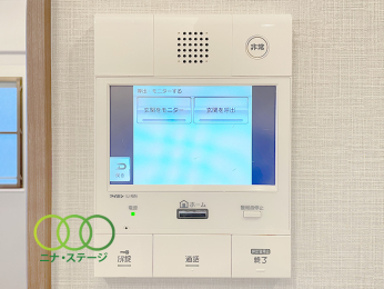  TV���j�^�[�t���C���^�[�z��