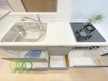  ���L�b�`����
���[���[���ł�