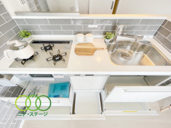  ���L�b�`����
���[���[���ł�