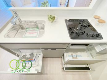  ���L�b�`����
���[���[���ł�