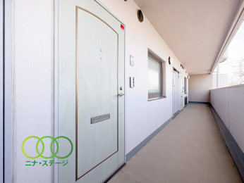  �����ց�