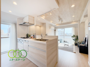  �����r���O��
���Ɩk�̂Q�ʍ̌��Ŗ��邢���r���O�ł�