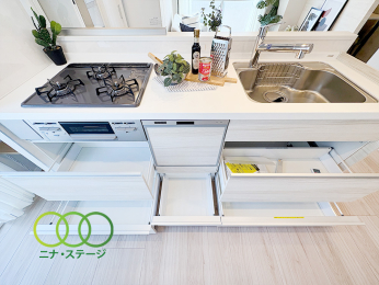  ���L�b�`����
���[���[���ł�