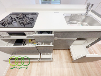  ���L�b�`����
���[���[���ł�