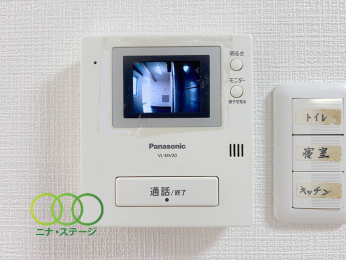 TV���j�^�[�t�C���^�[�z��